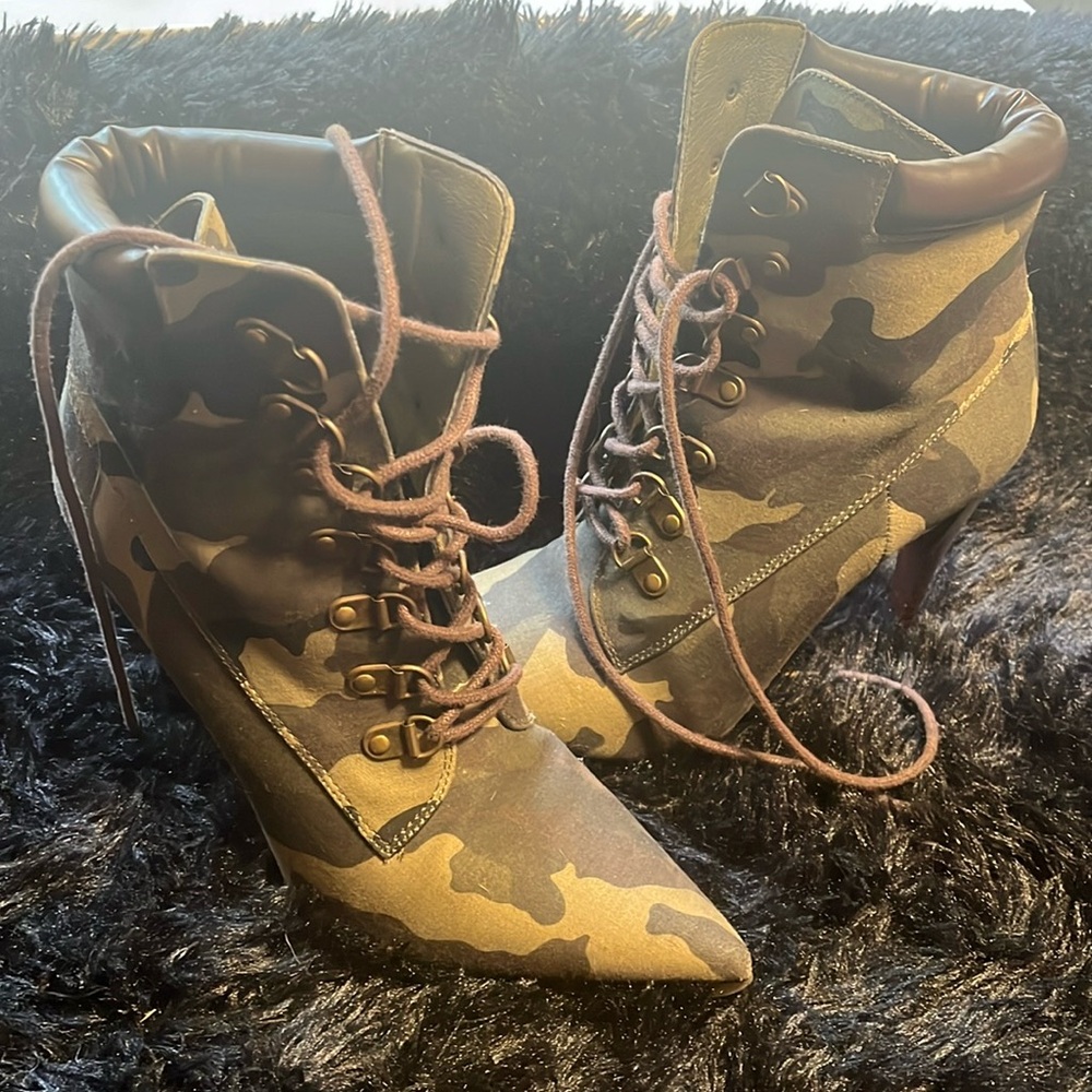 COPY - Army camouflage Heels***** 8.5 4 in Heels